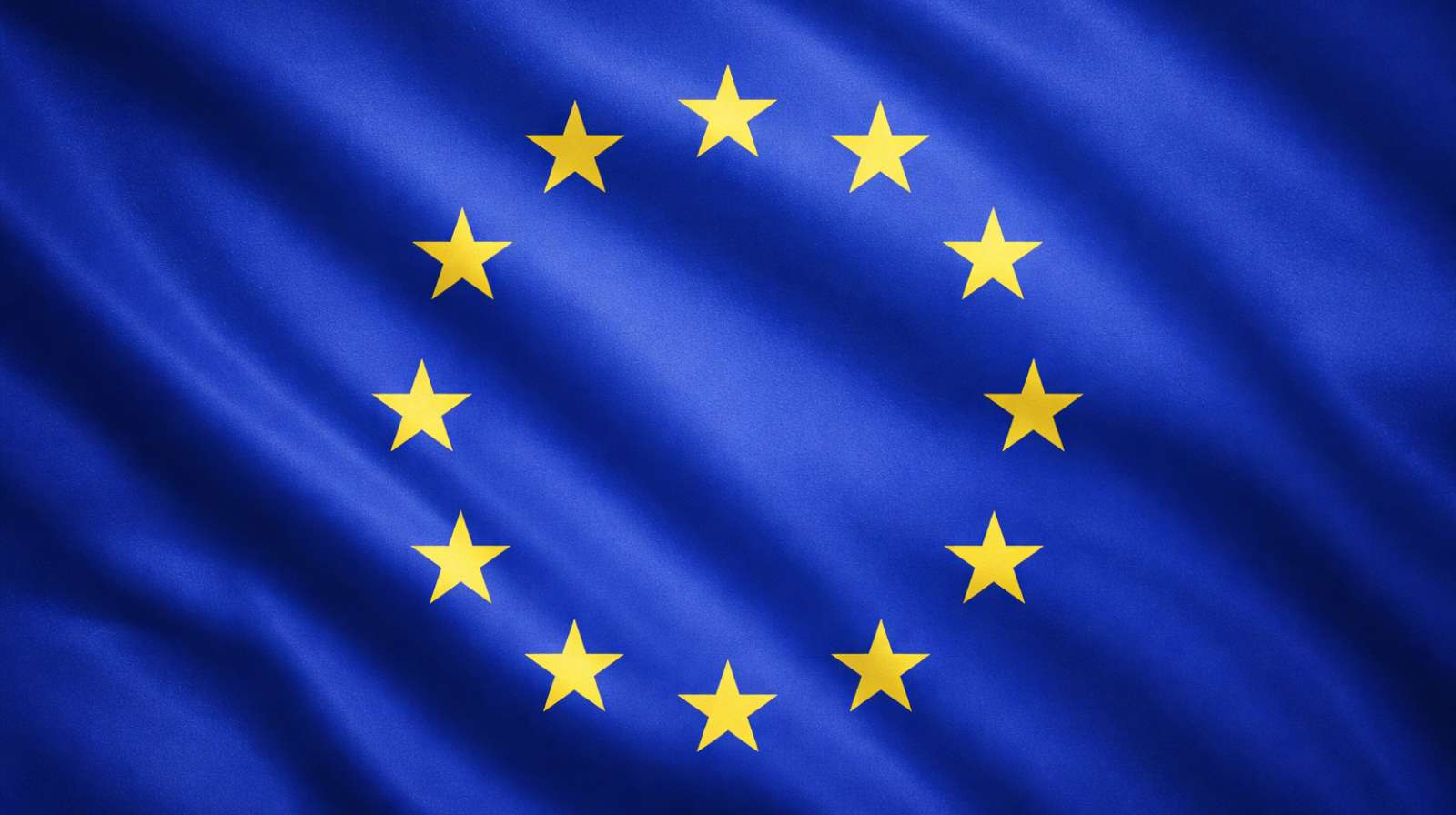 “Bandeira da União Europeia com fundo azul e círculo de 12 estrelas amarelas ao centro”