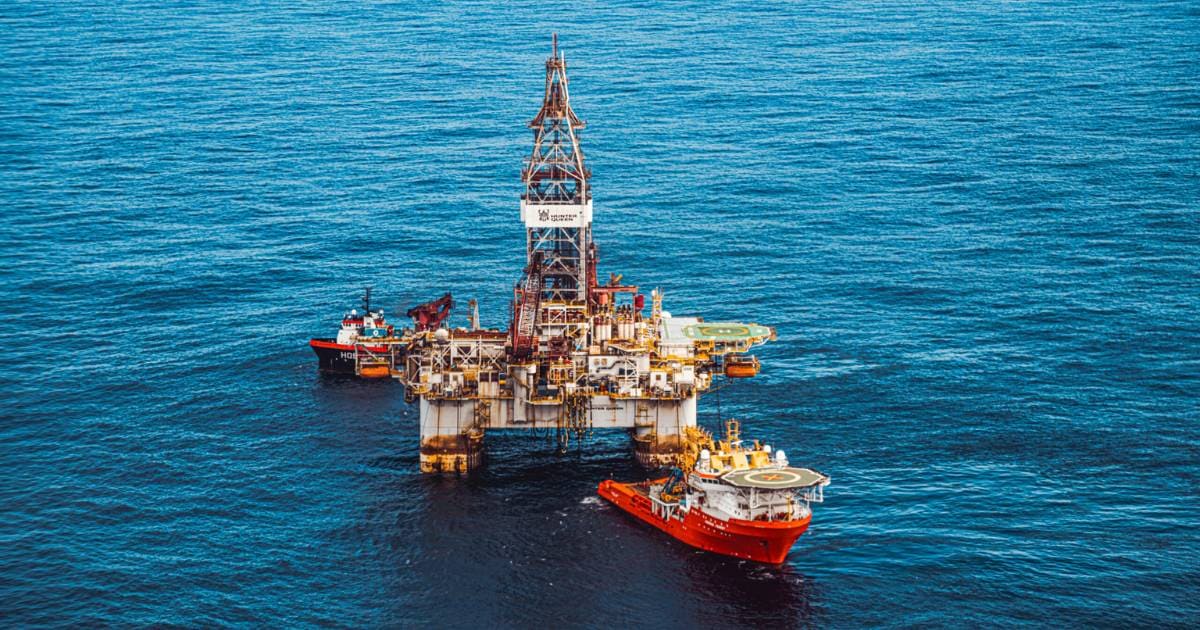 Goldman Sachs PRIO participação 4,91% representada em cenário financeiro com gráficos de mercado e análise de investimentos em ambiente corporativo moderno