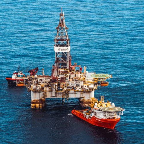 Goldman Sachs PRIO participação 4,91% representada em cenário financeiro com gráficos de mercado e análise de investimentos em ambiente corporativo moderno